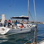 Be Local - Sleep Aboard A Sailing Boat In Lisbon