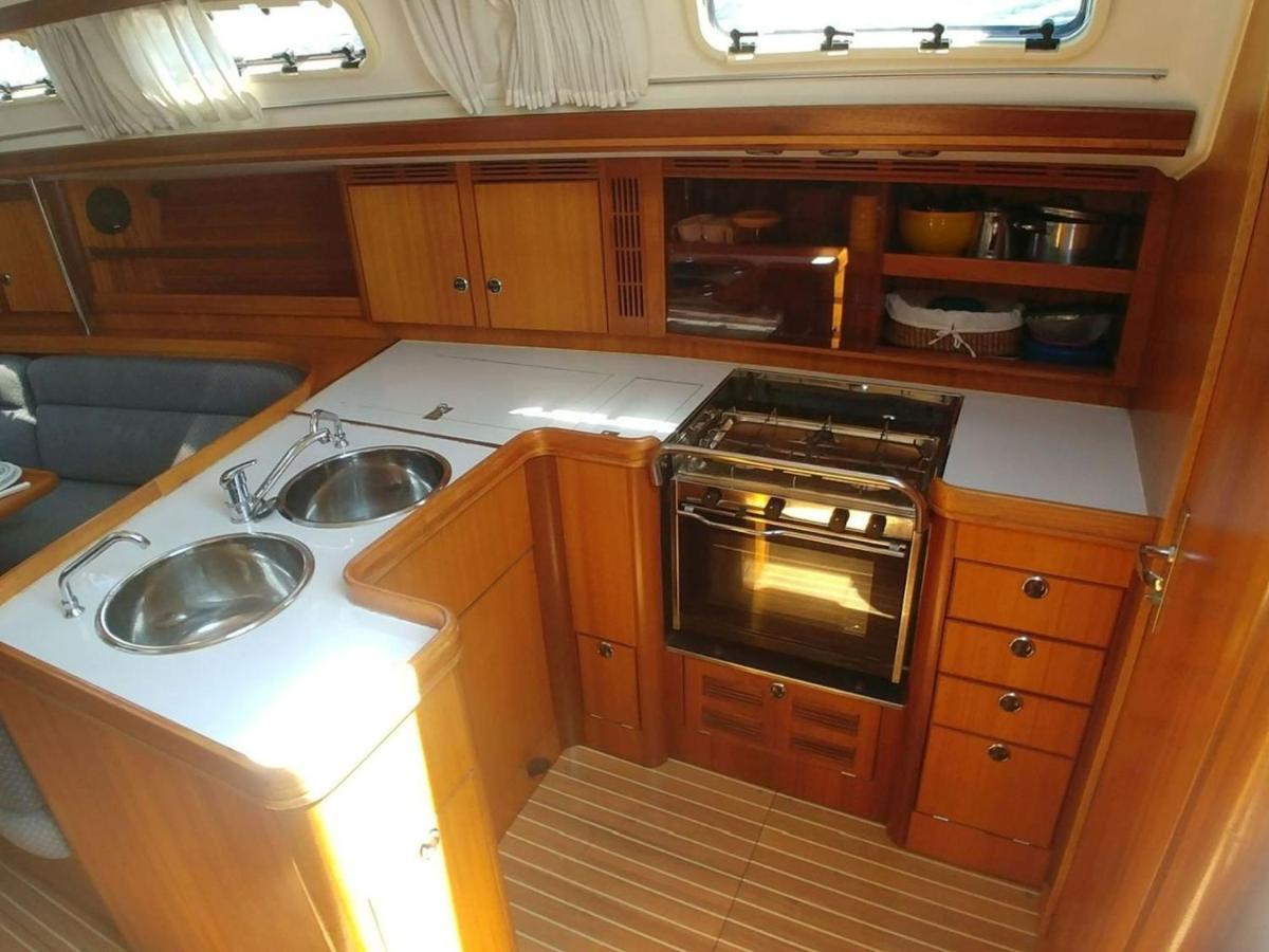 Be Local - Sleep Aboard A Sailing Boat In * Lisbon