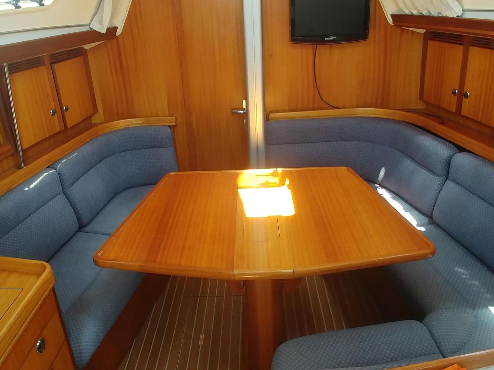 Be Local - Sleep Aboard A Sailing Boat In