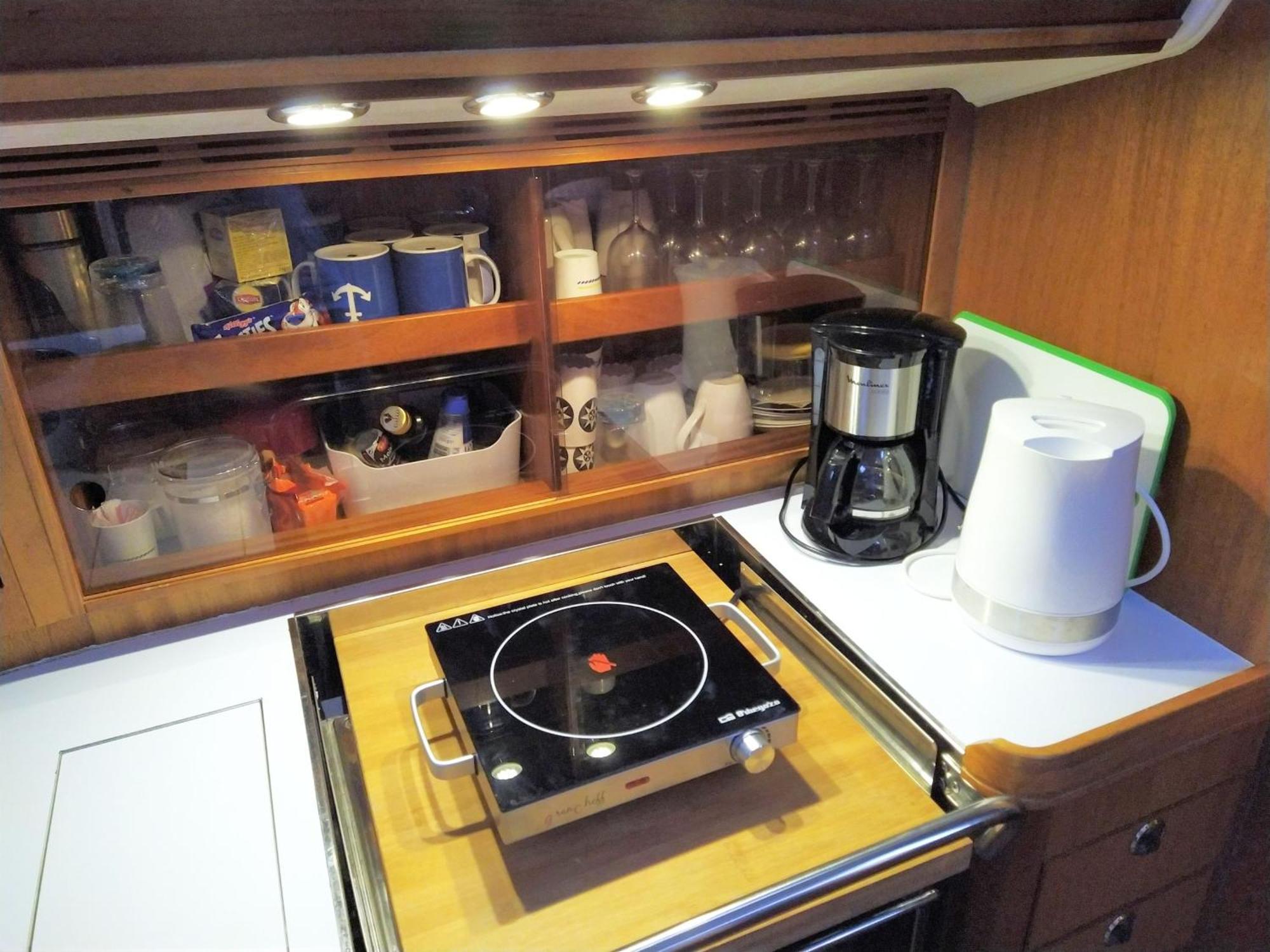 Apartment Be Local - Sleep Aboard A Sailing Boat In *