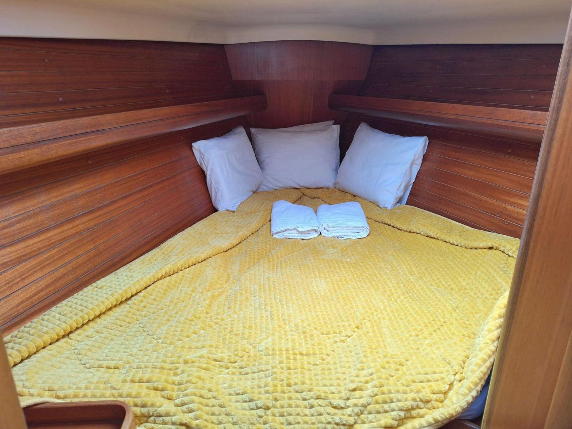 Be Local - Sleep Aboard A Sailing Boat In * Lisbon