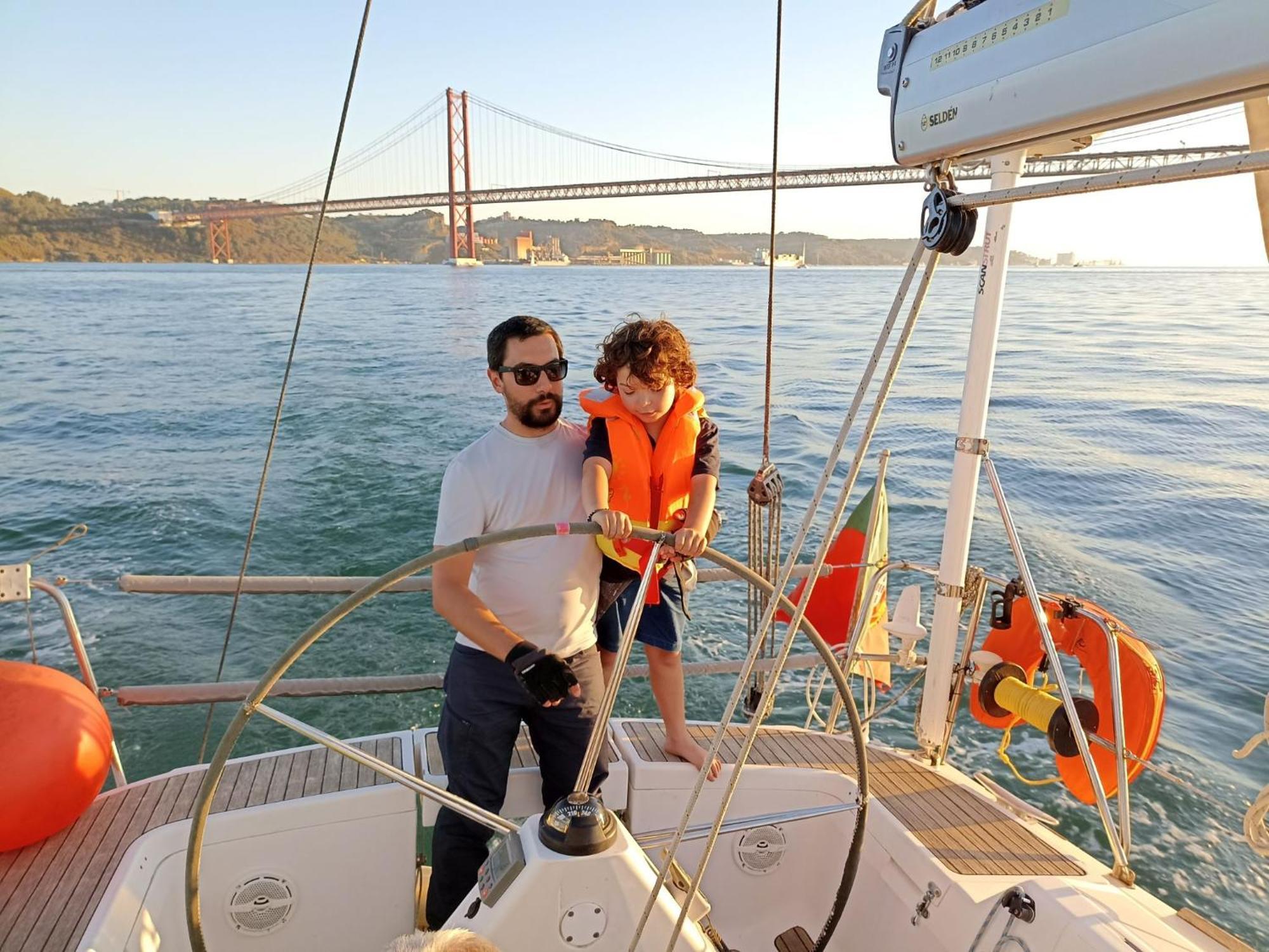 Be Local - Sleep Aboard A Sailing Boat In Lisbon
