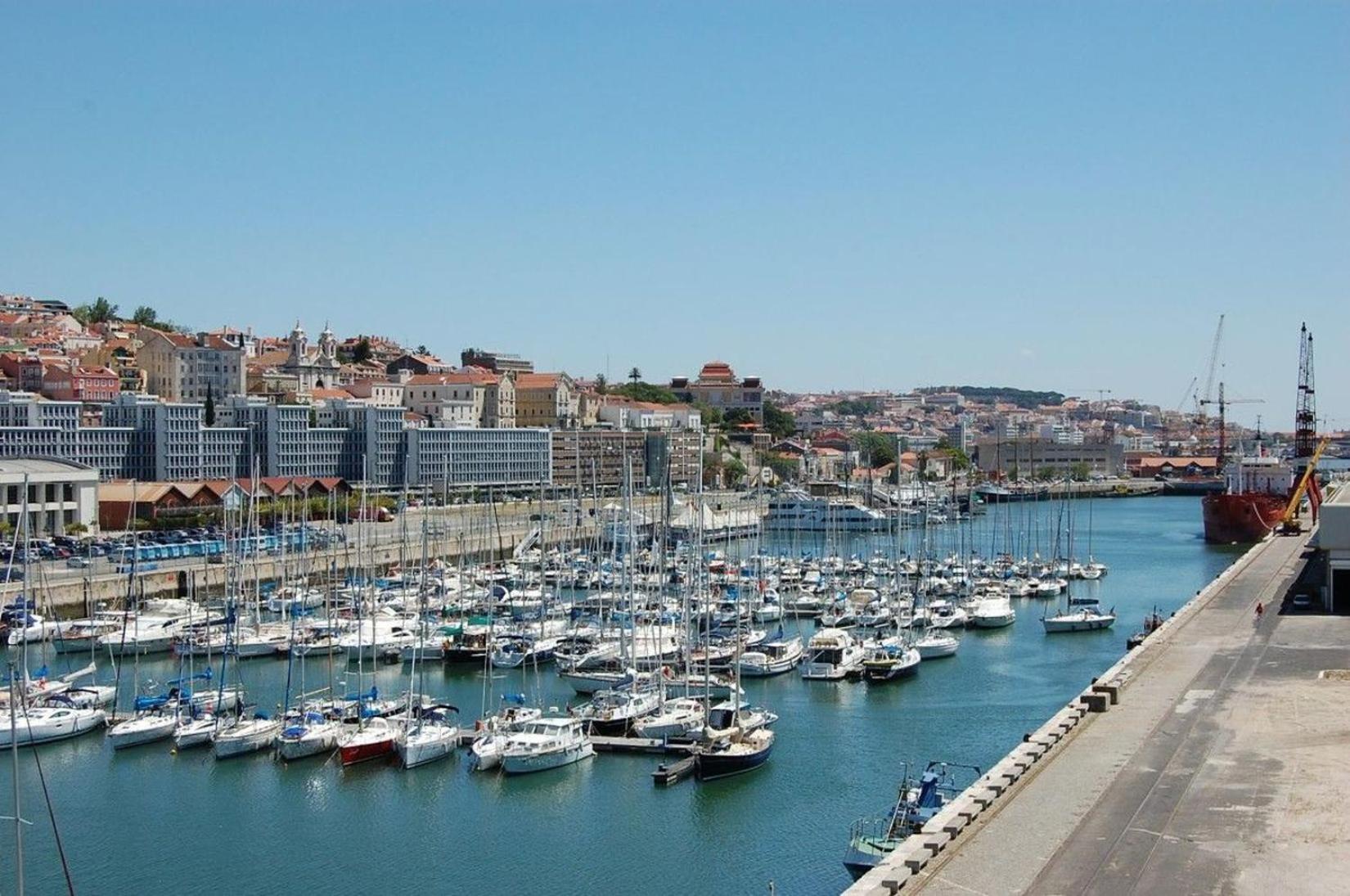Be Local - Sleep Aboard A Sailing Boat In
